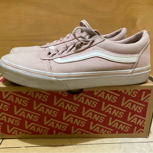 Vans Old Skool Shoes - Picture 1 of 5